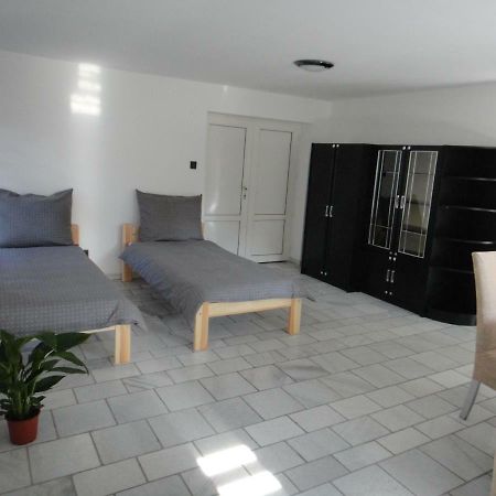 Liliom Apartamento Szeged Exterior foto