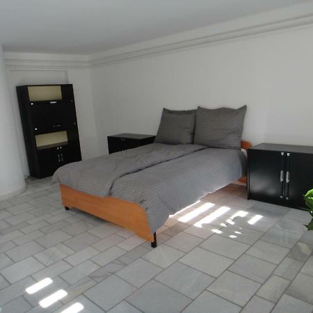Liliom Apartamento Szeged Exterior foto